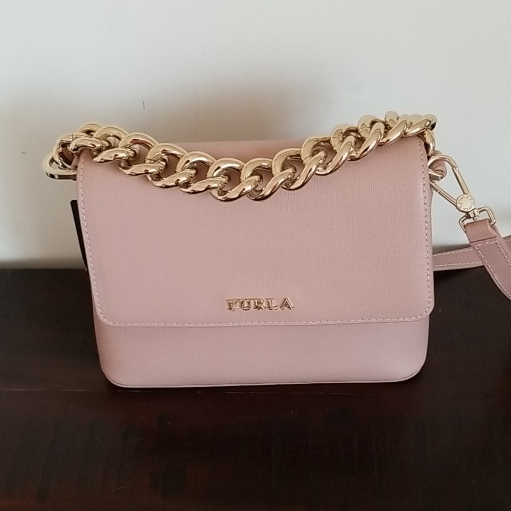 Luxurious Italian made saffuano leather FURLA bag